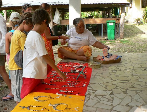 25- Exposition de l'artisanat local 